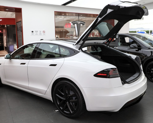 Fantastic Tesla New Model S Double Motors  493KW All-Wheel-Drive Version 715KM Range